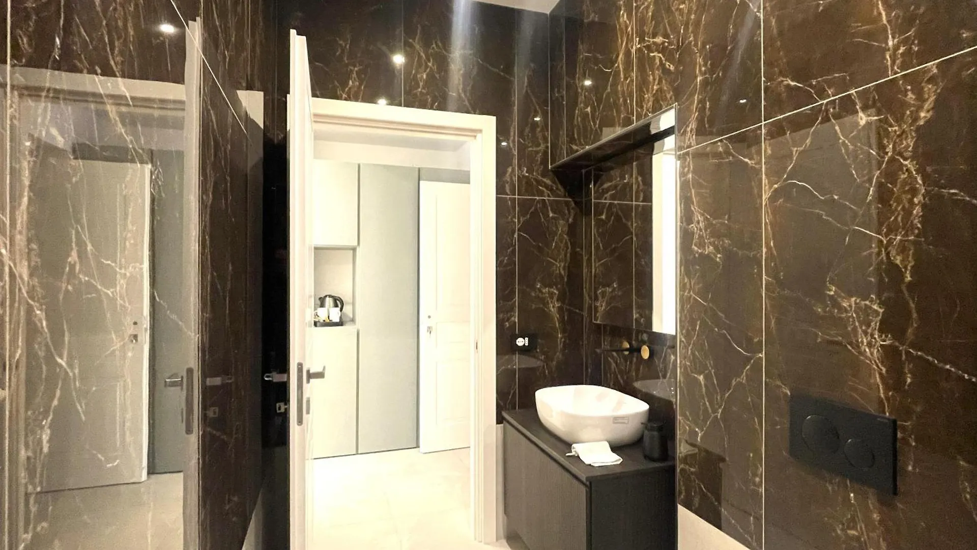 Affittacamere Hotel B And G San Babila- Luxury In The Heart Of Milano - Design District