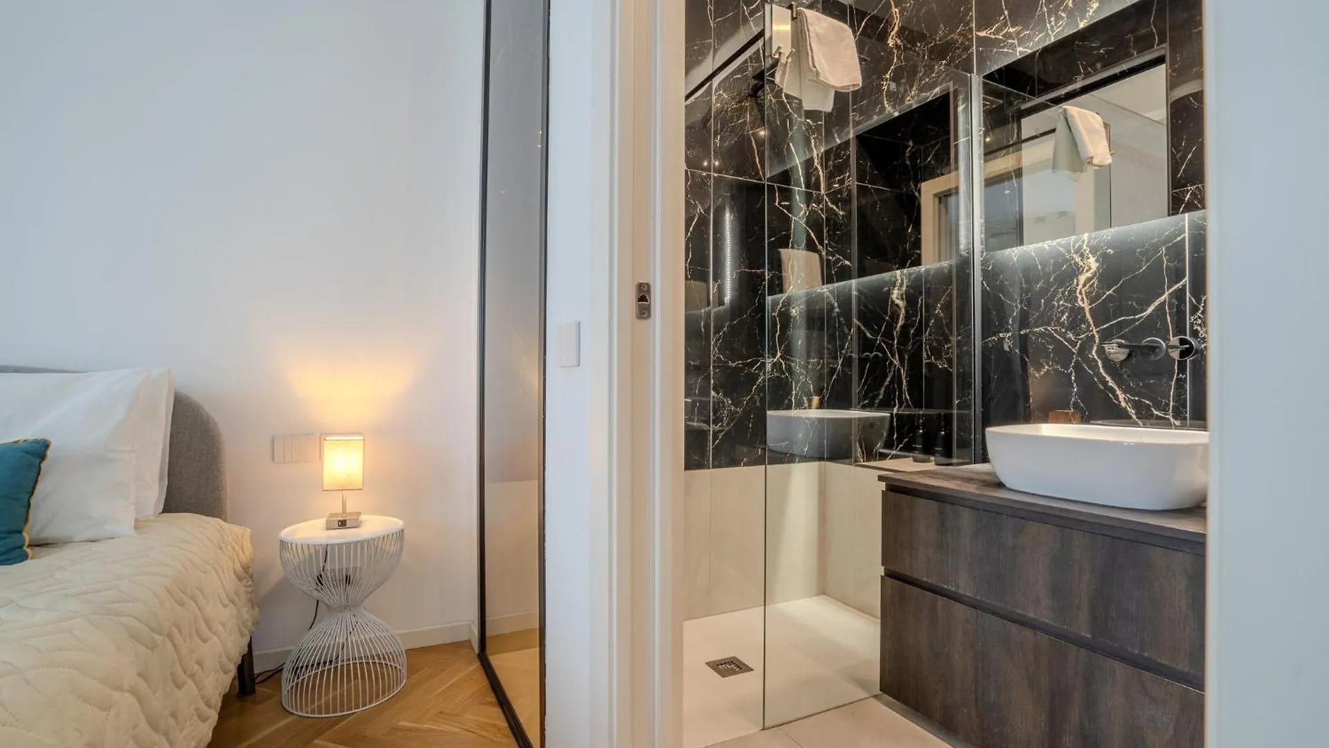 Hotel B And G San Babila- Luxury In The Heart Of Milano - Design District Affittacamere