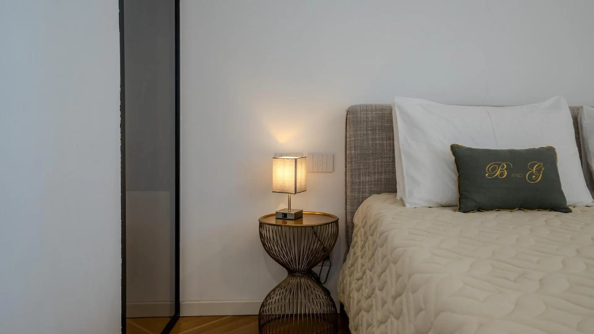 Hotel B And G San Babila- Luxury In The Heart Of Milano - Design District 0*,  Italia